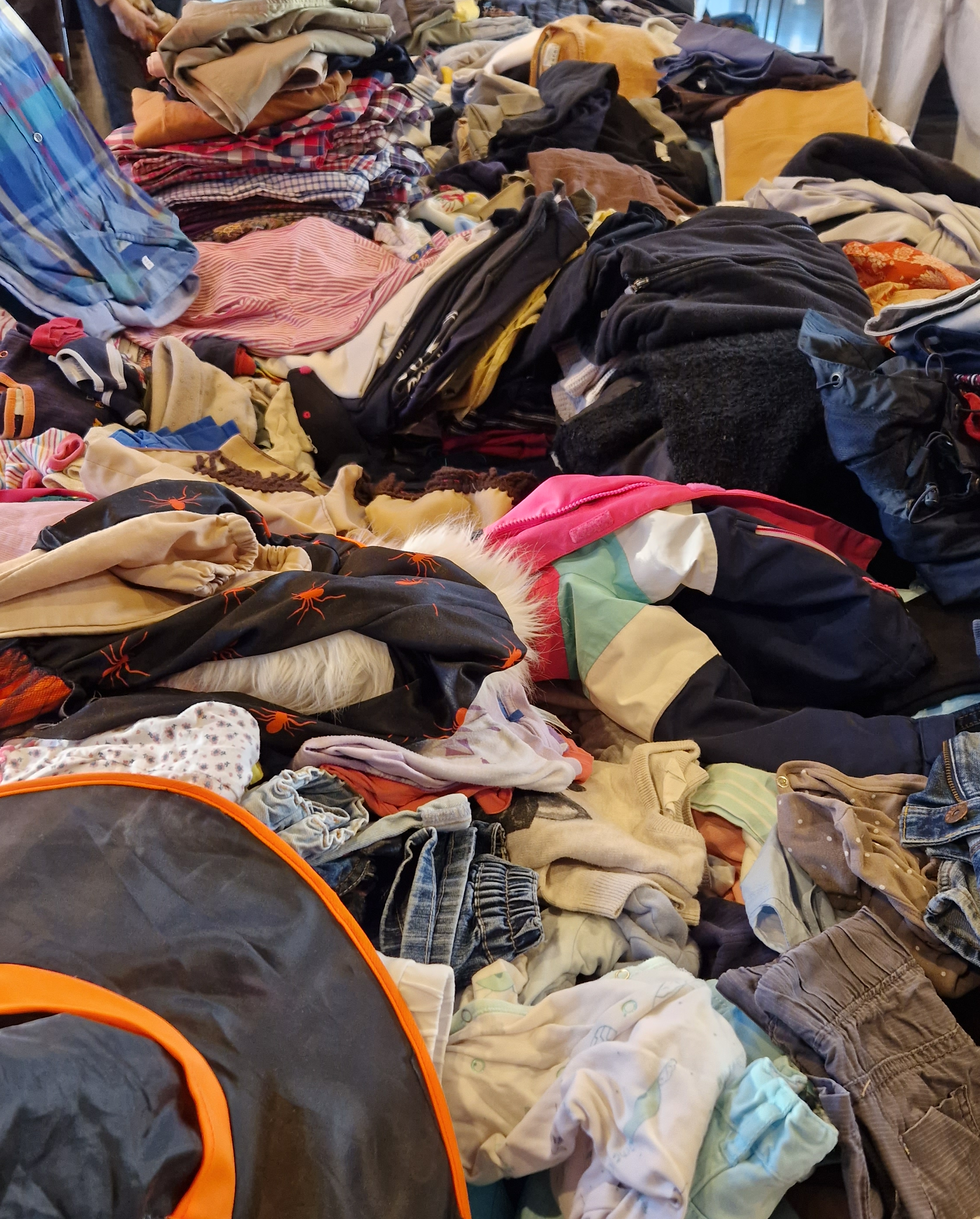 Krempelmarkt (Kleidung, Schuhe, Bücher, Spielzeug)